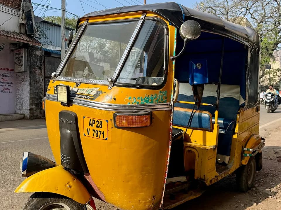 Bajaj RE 4S Auto Rickshaw 2023 — Low Running Cost LPG/Petrol