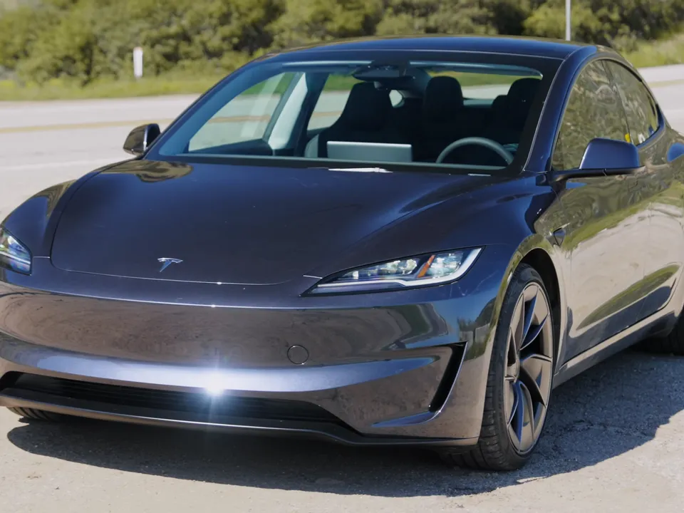Tesla Model 3 2023 Performance — Track Mode, Carbon Spoiler