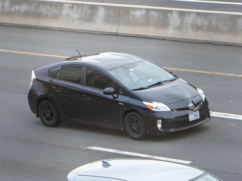 Toyota Prius 2010 Hybrid — Clean City Commuter